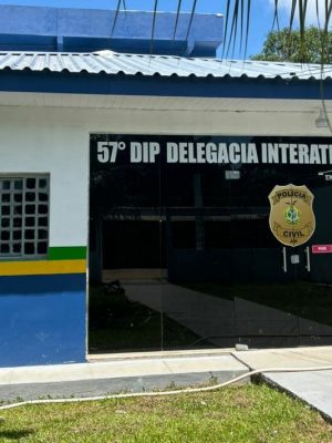 A Polícia Civil do Amazonas (PC-AM), por meio da 57ª Delegacia Interativa de Polícia (DIP) de Alvarães (a 531 quilômetros de Manaus), prendeu em flagrante, Geandra Oliveira Vieira, 22, e Thiago Nunes Barros, 24, por tráfico de drogas e associação para o tráfico. As prisões ocorreram no bairro Orcine Litaiff, no município.