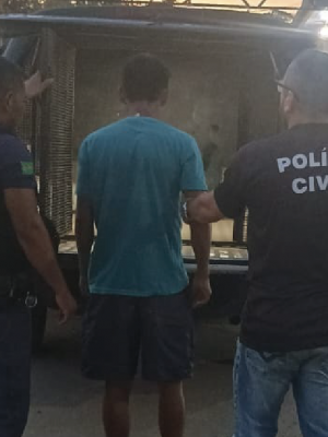 A Polícia Civil do Amazonas (PC-AM), por meio da 57ª Delegacia Interativa de Polícia (DIP) de Alvarães (a 531 quilômetros de Manaus), em conjunto com a Guarda Civil Municipal (GCM), prendeu em flagrante, nesta quarta-feira (23/07), um homem, 34 anos, pelo crime de lesão corporal no âmbito da violência doméstica contra a sua companheira, 20 anos. A prisão ocorreu na Comunidade Nogueira, no município.